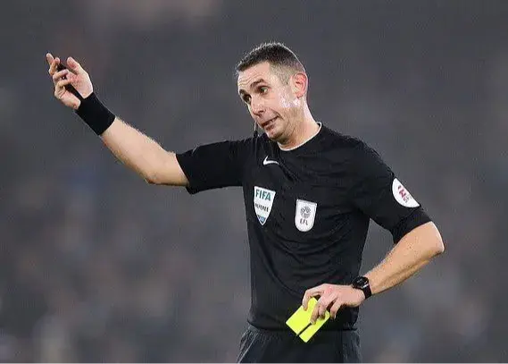 رسمی: داور جنجالی با توهین به کلوپ متهم شد