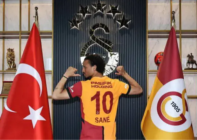 رسمی: لروی سانه تا ۲۰۲۸ در گالاتاسرای!