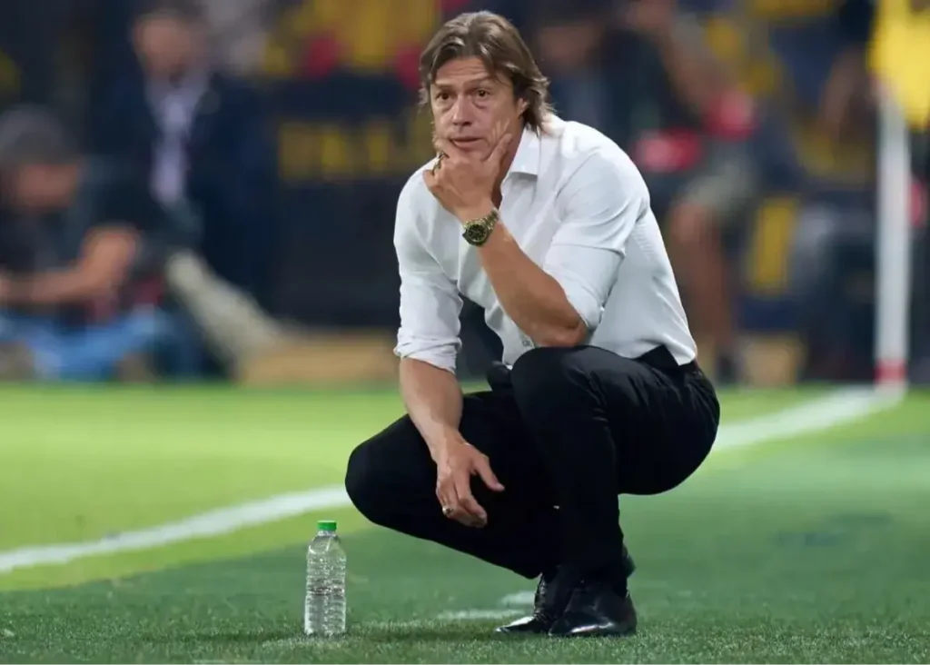 رسمی: مربی محبوب آرژانتینی روی نیمکت سویا