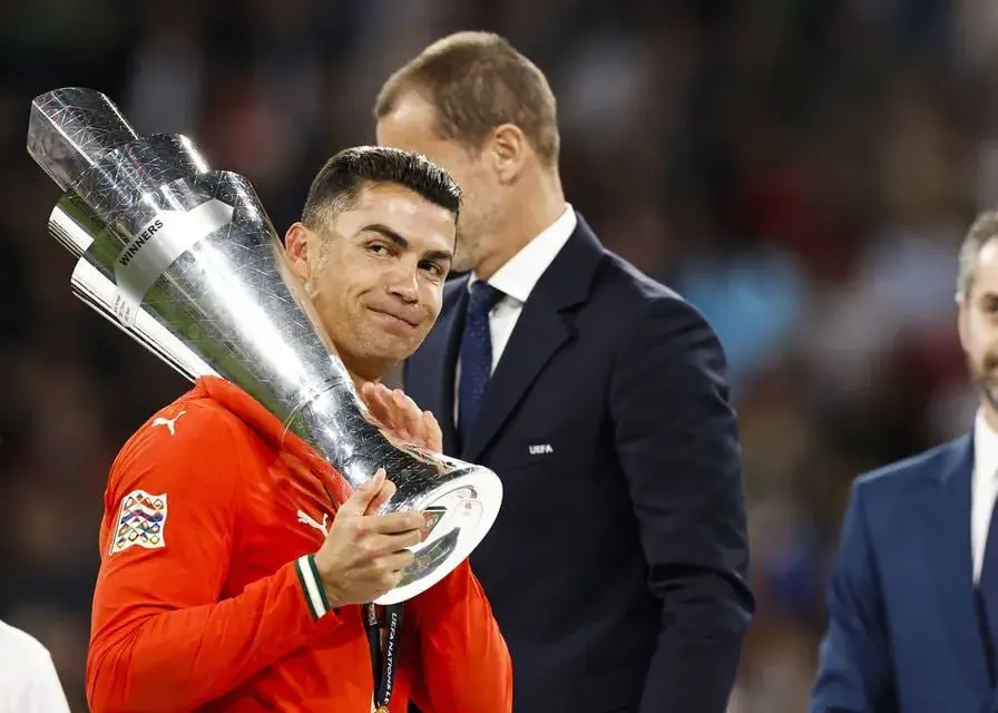 رونالدو با بغض: برای پرتغال یک پایم را می‌دهم