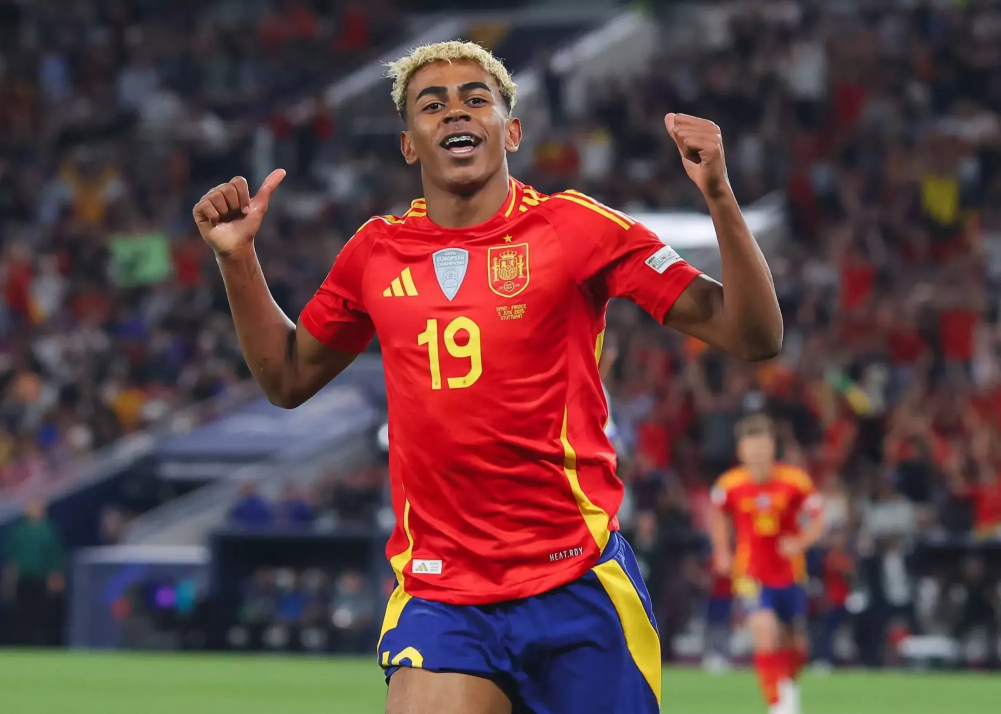 سبقت یامال از دمبله: در یک قدمی توپ طلا!