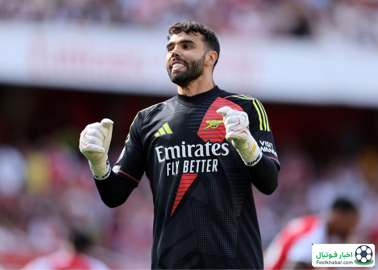 ستاره آرسنال مهماندار هواپیما شد! (عکس)