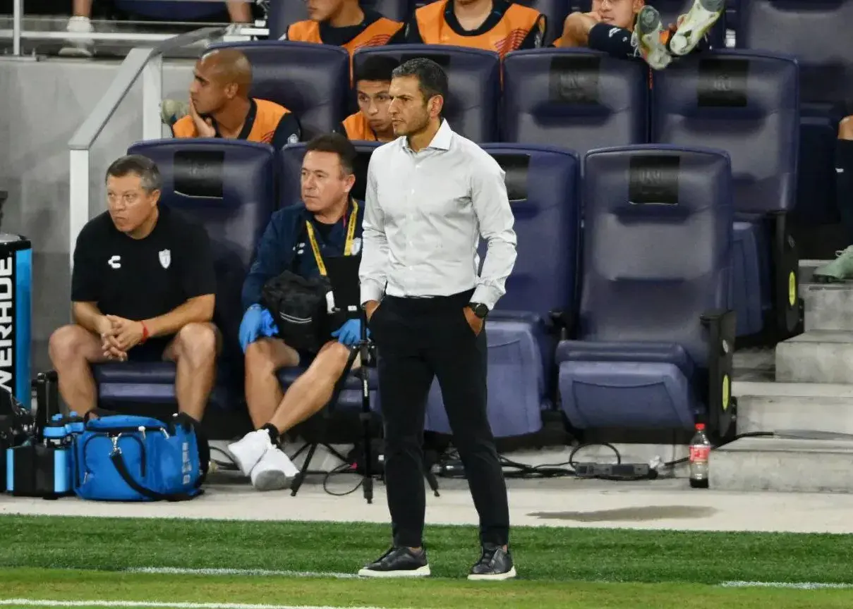 سرمربی پاچوکا: کنترل بازیکنان الهلال کار سختی بود