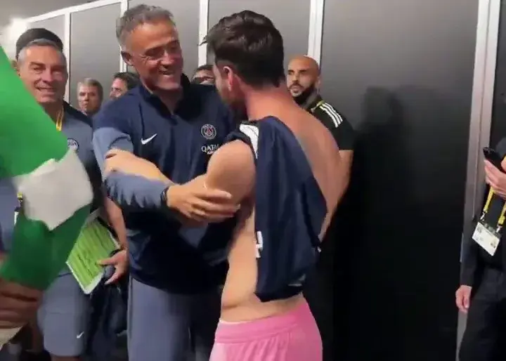 مسی در آغوش انریکه: به یاد روزهای درخشان بارسا