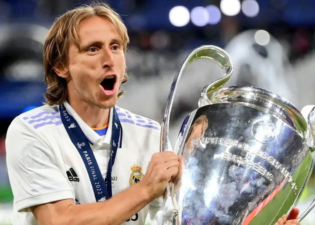 مودریچ-میلان: رؤیای کودکی برآورده می‌شود (عکس)