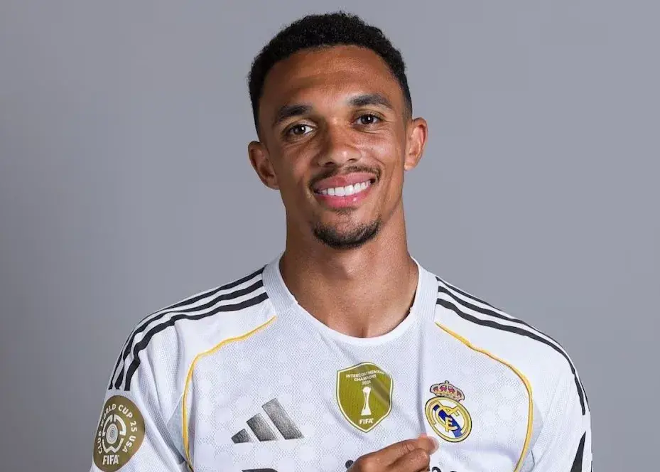 نشان قهرمانی فیفا روی پیراهن رئال مادرید