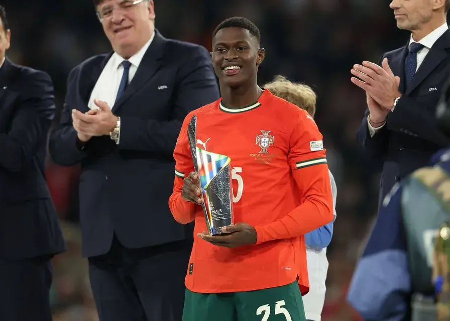 نونو مندس: نگویید توپ طلا، دیگران از من جلوترند