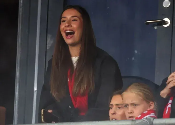 هالند صدش را برای ایزابل گذاشت! (عکس)