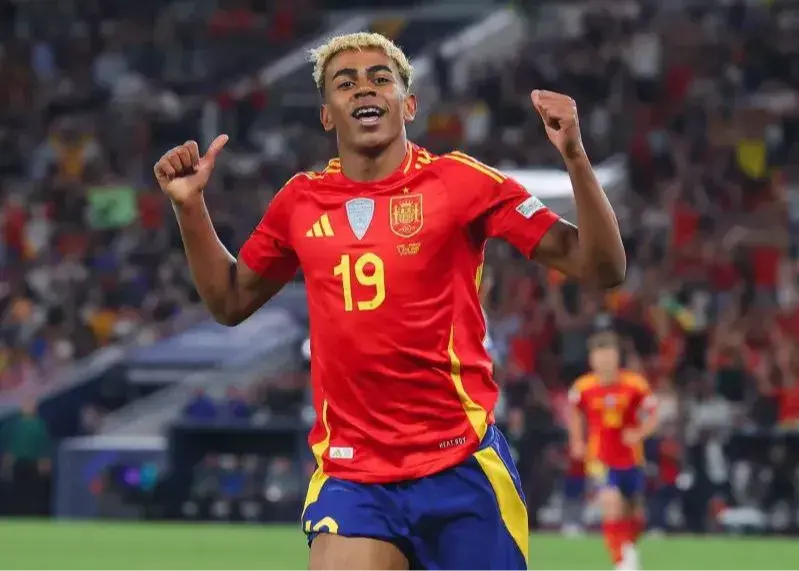 همه اروپا می‌خواهند لامین یامال توپ طلا ببرد