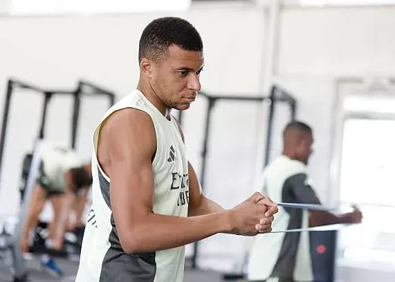 ویروس شکست خورد: حالا بازگشت امباپه