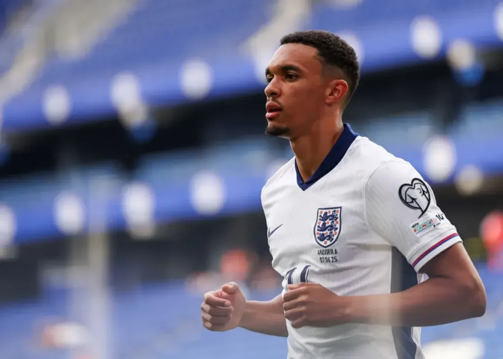 پنج‌شنبه تاریخی: آرنولد سفیدپوش می‌شود