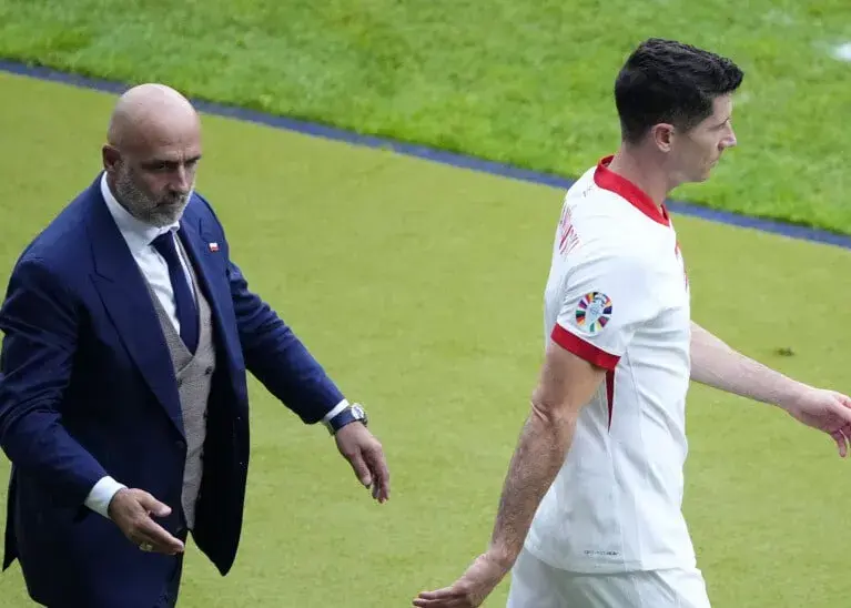 پیروزی لواندوفسکی: سرمربی لهستان استعفا داد!