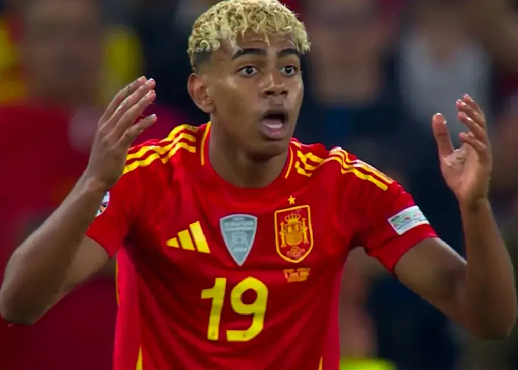 گران‌ترین تکل دنیا در دوئل یامال-دوئه (عکس)