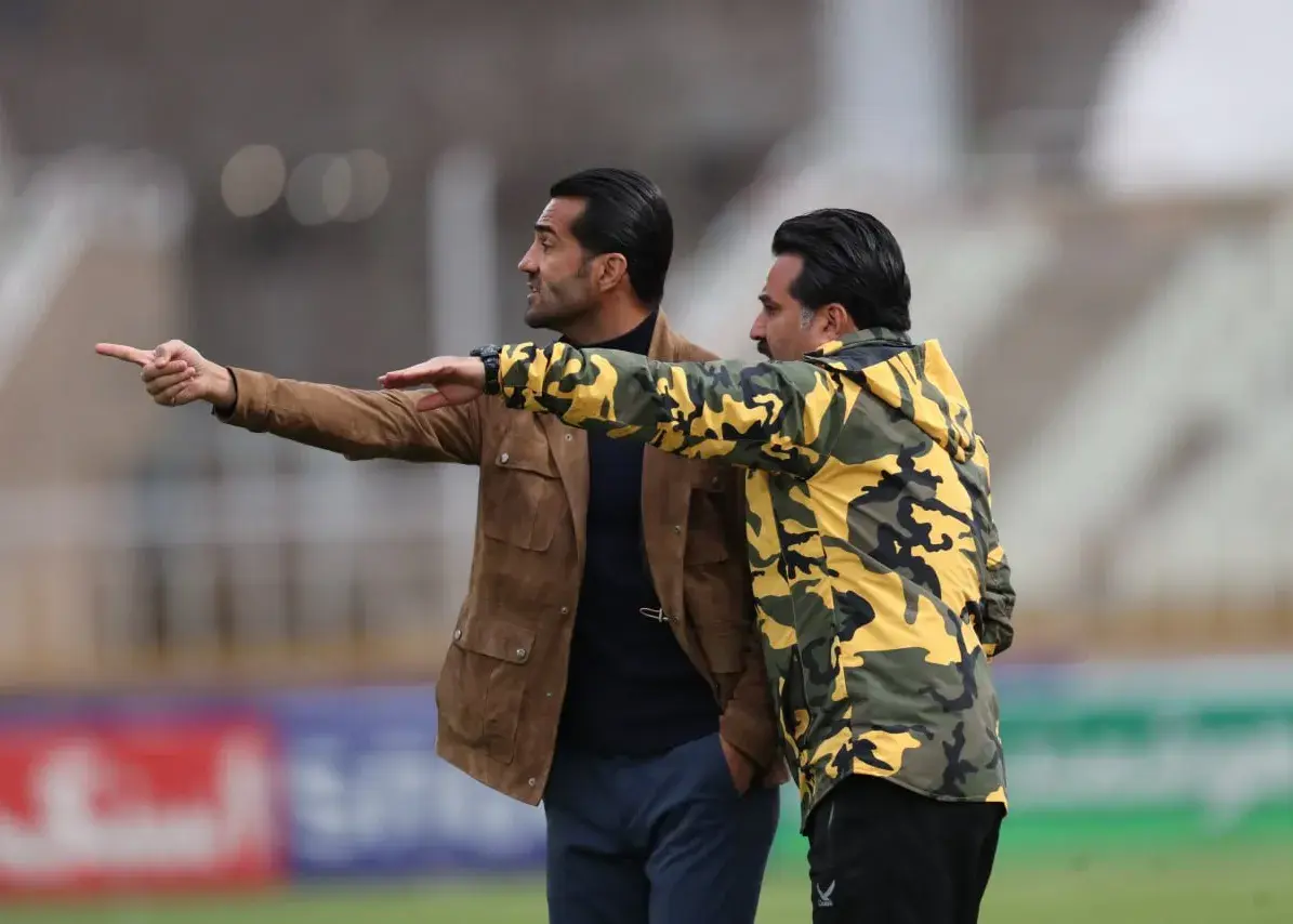 نفت آبادان دو سرمربی دارد!