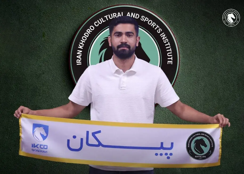 علی اصغر صادقی همچنان در جمع خودروسازان/ هافبک جوان پیکان سه ساله تمدید کرد(عکس)