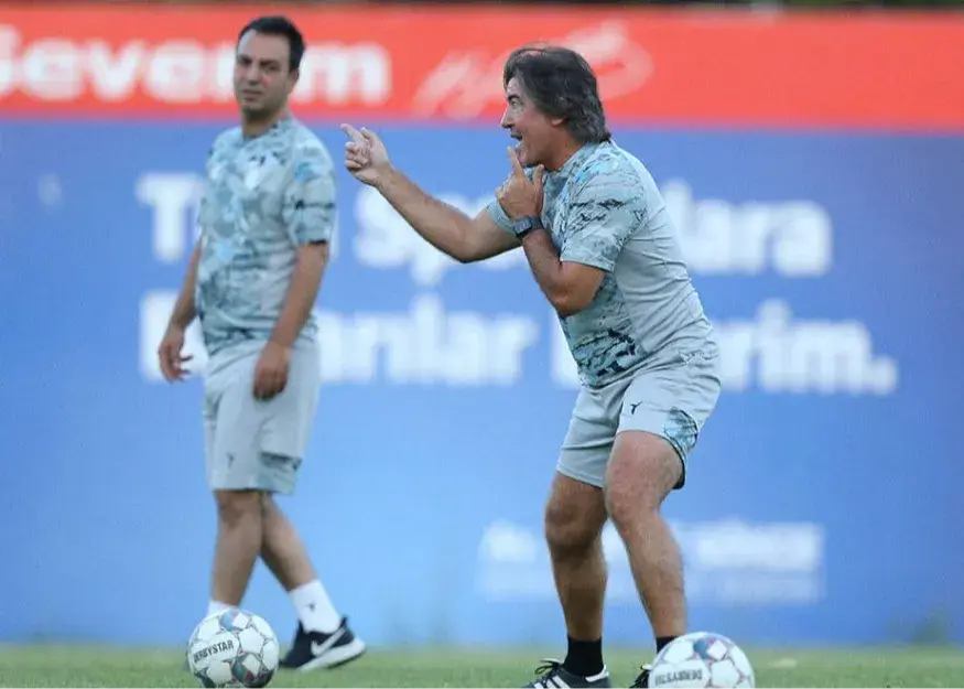 سرمربی استقلال از اوضاع آبی‌پوشان راضی نیست/ سوپرجام در کمینِ اعتماد به نفس ساپینتو