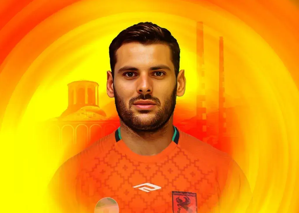 هافبک محبوب خطیبی نارنجی‌پوش شد