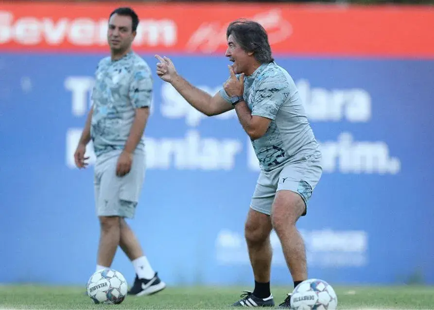 انگیزه بالا و جدیت سرمربی استقلال در اردوی ترکیه/ ساپینتو دلخوری‎‌هایش را بیرون زمین جا گذاشت!