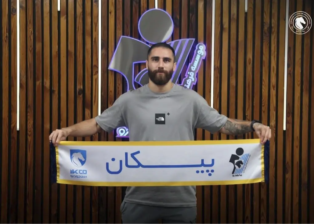 دانیال جهانبخش با خودروسازان تمدید کرد/ مدافع وفادار، سه فصل دیگر در پیکان(عکس)