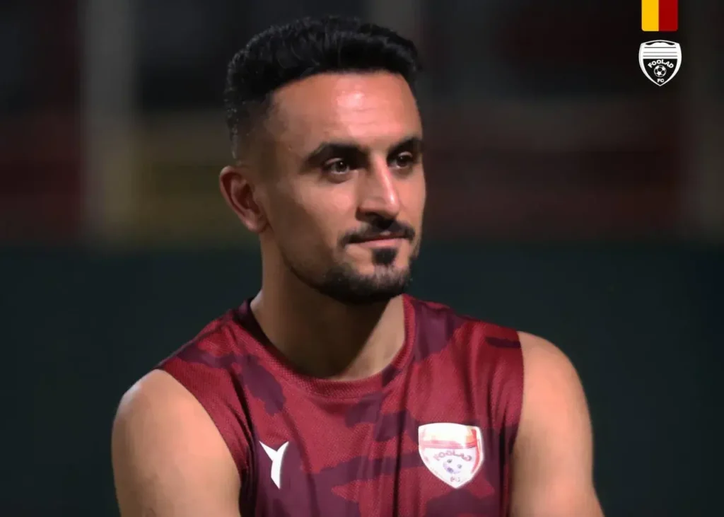 خودنمایی خرید یحیی با لباس قرمز (عکس)