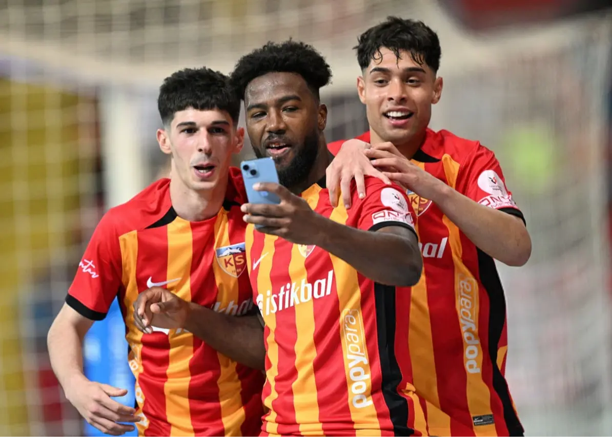 ادعای رسانه‌های ترکیه از توافق با نازون/ خرید مهم استقلال: مهاجم جدید خارجی آمد