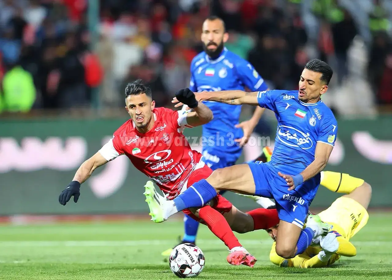 استقلال مجوز ثبت قرارداد گرفت، پرسپولیس خیر