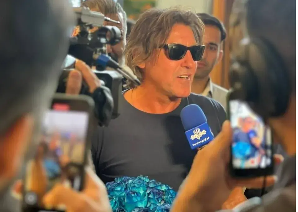 ساپینتو زبان فارسی‌اش را به رخ کشید!