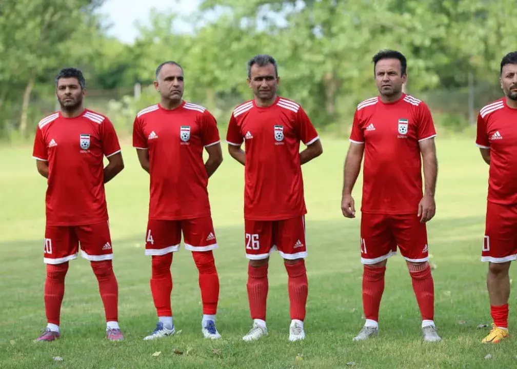 ستاره‌های سابق یاد جوانی افتادند/ پرستاره‌ترین تیم پیشکسوتان ایران کنار دریا!