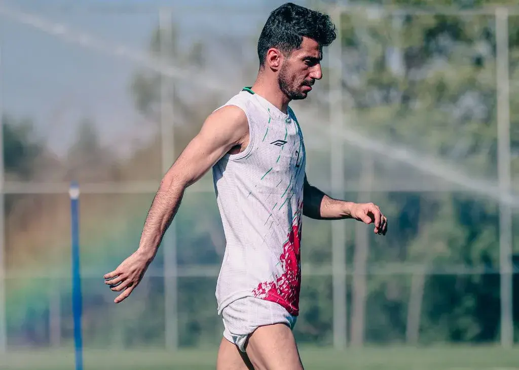 شیری قرار است یک سال پلک نزند!