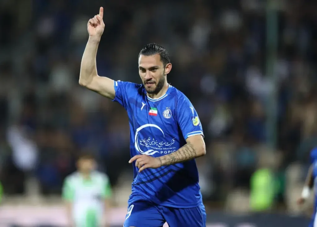 مهاجم استقلال: از مدیران پرسپولیس ممنونم