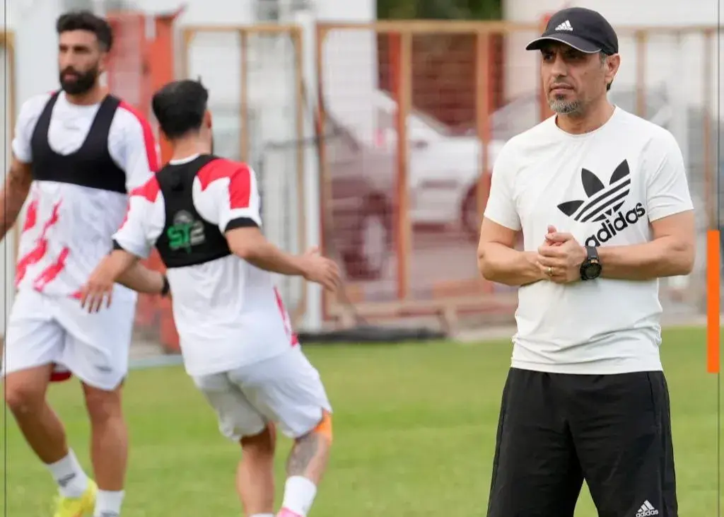 بازگشت به صندلی سرمربیگری با انگیزه زیاد/ خطیبی از پشت میز به زمین چمن آمد(عکس)