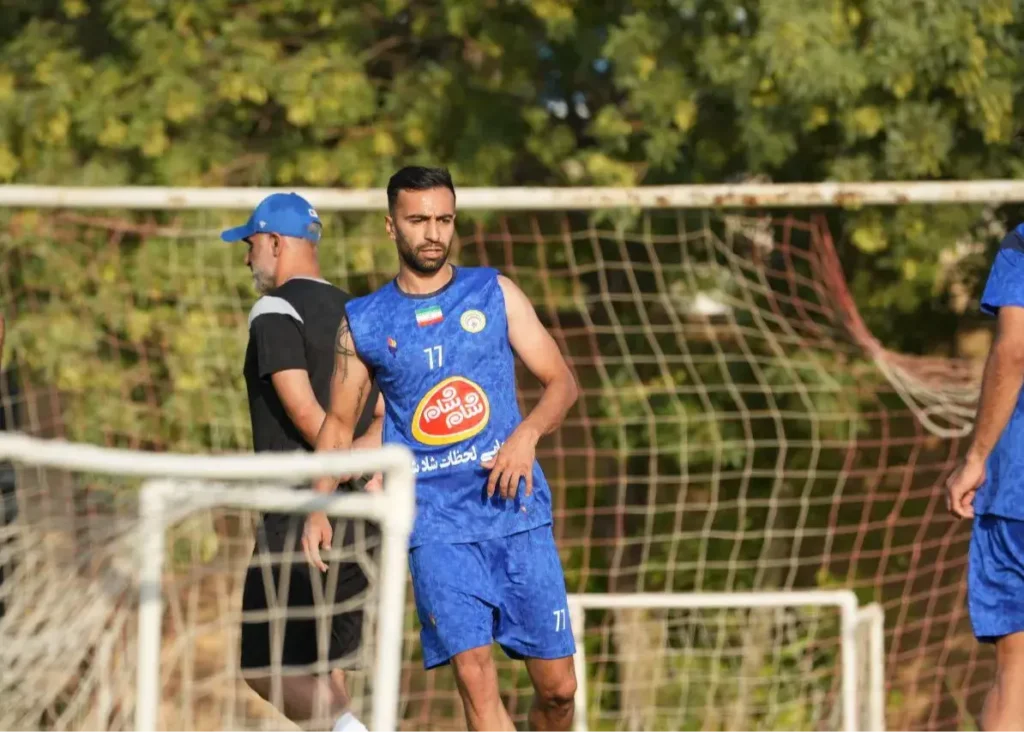 ارسلان با پیراهن آبی برگشت (عکس)