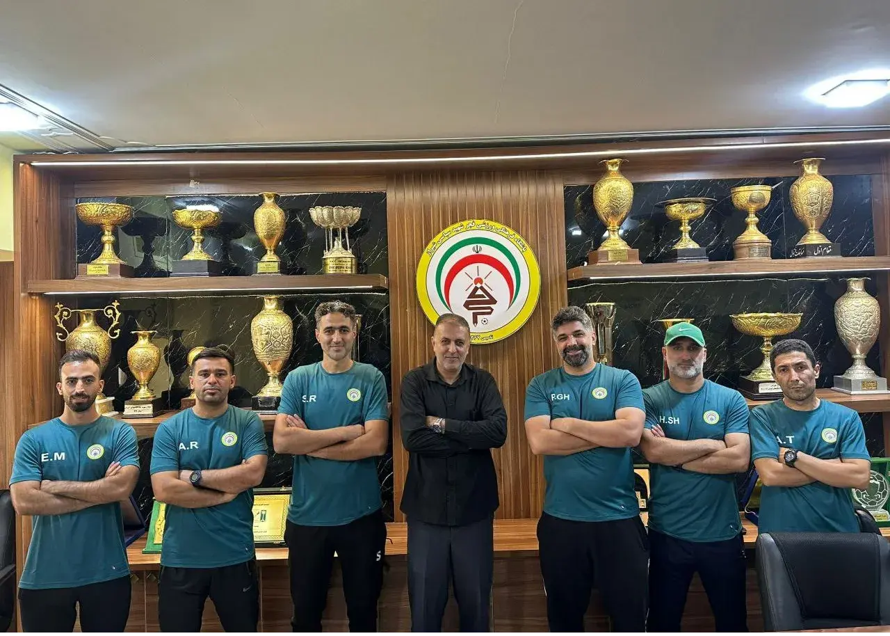 ستاره سابق پاس، دستیار پیروز قربانی شد