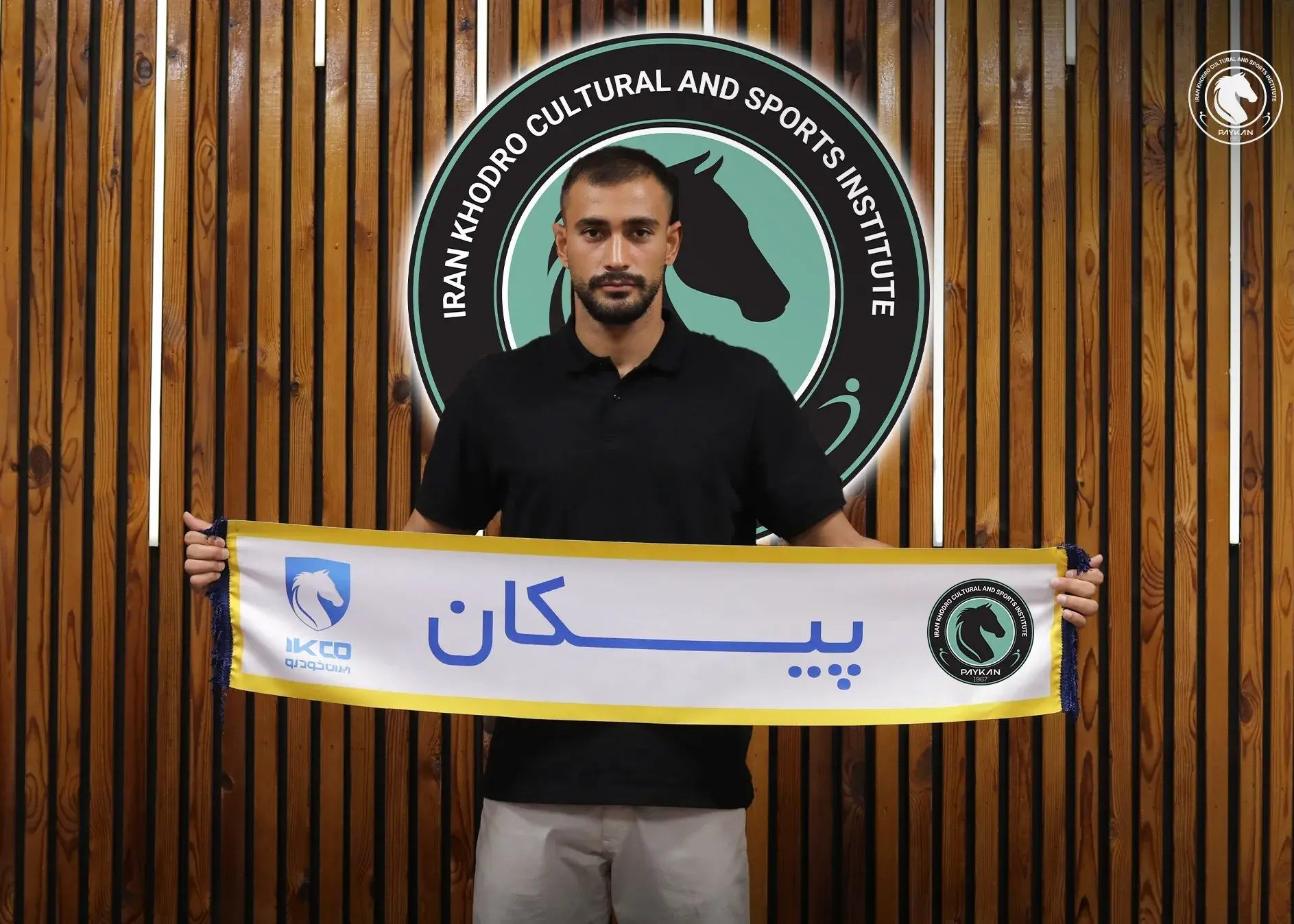 عرفان اسفندیاری تا 1406 در جمع خودروسازان/ دروازه‌بان پیکان قراردادش را تمدید کرد(عکس)