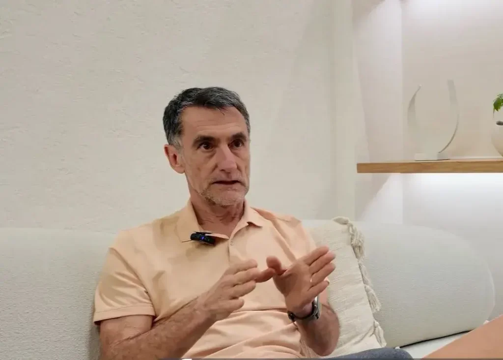 پین: بازیکنان استقلال یادگیری را بغل می‌کردند