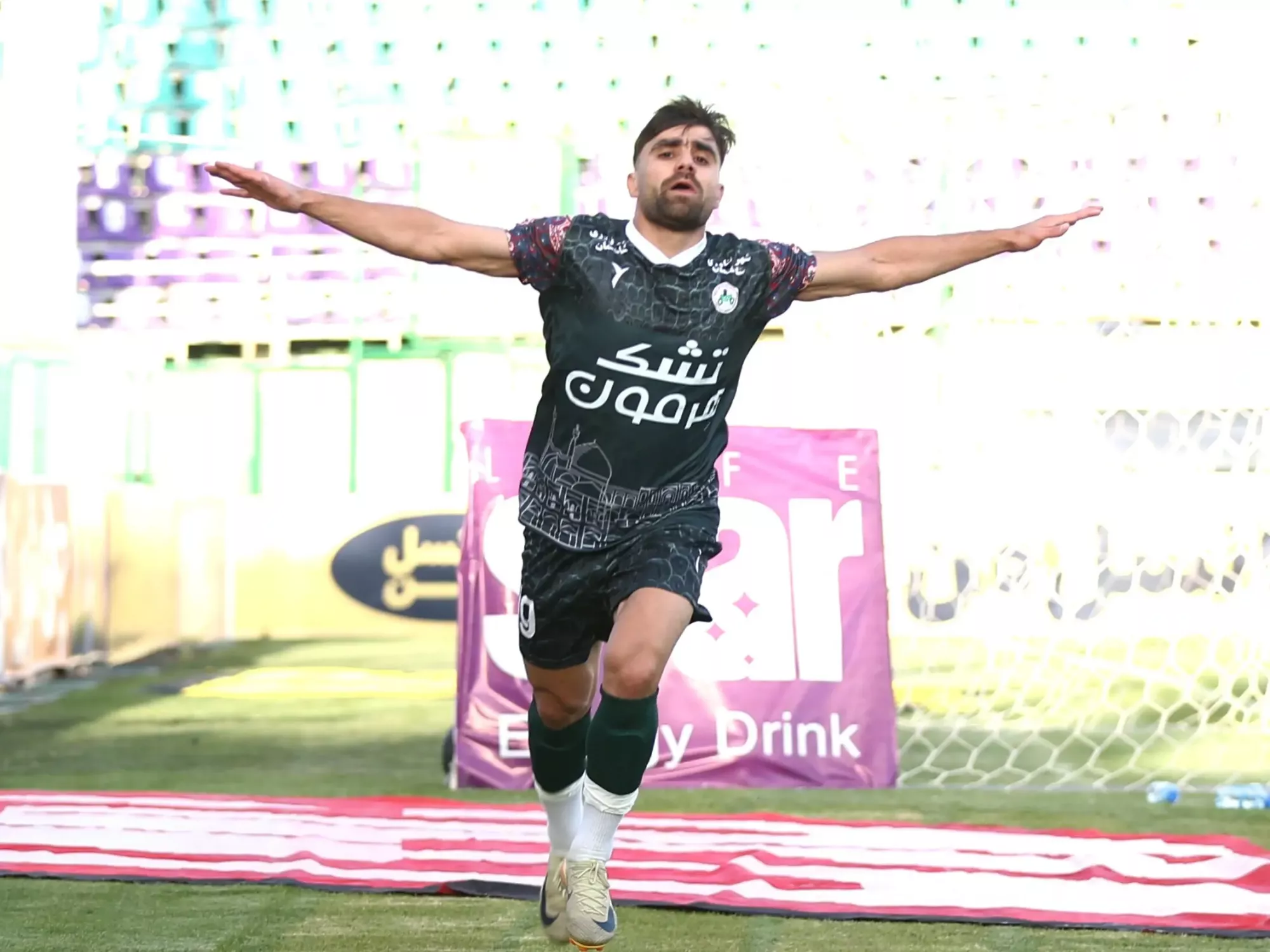 ذوب‌آهن: پدرام به اصفهان برگردد!