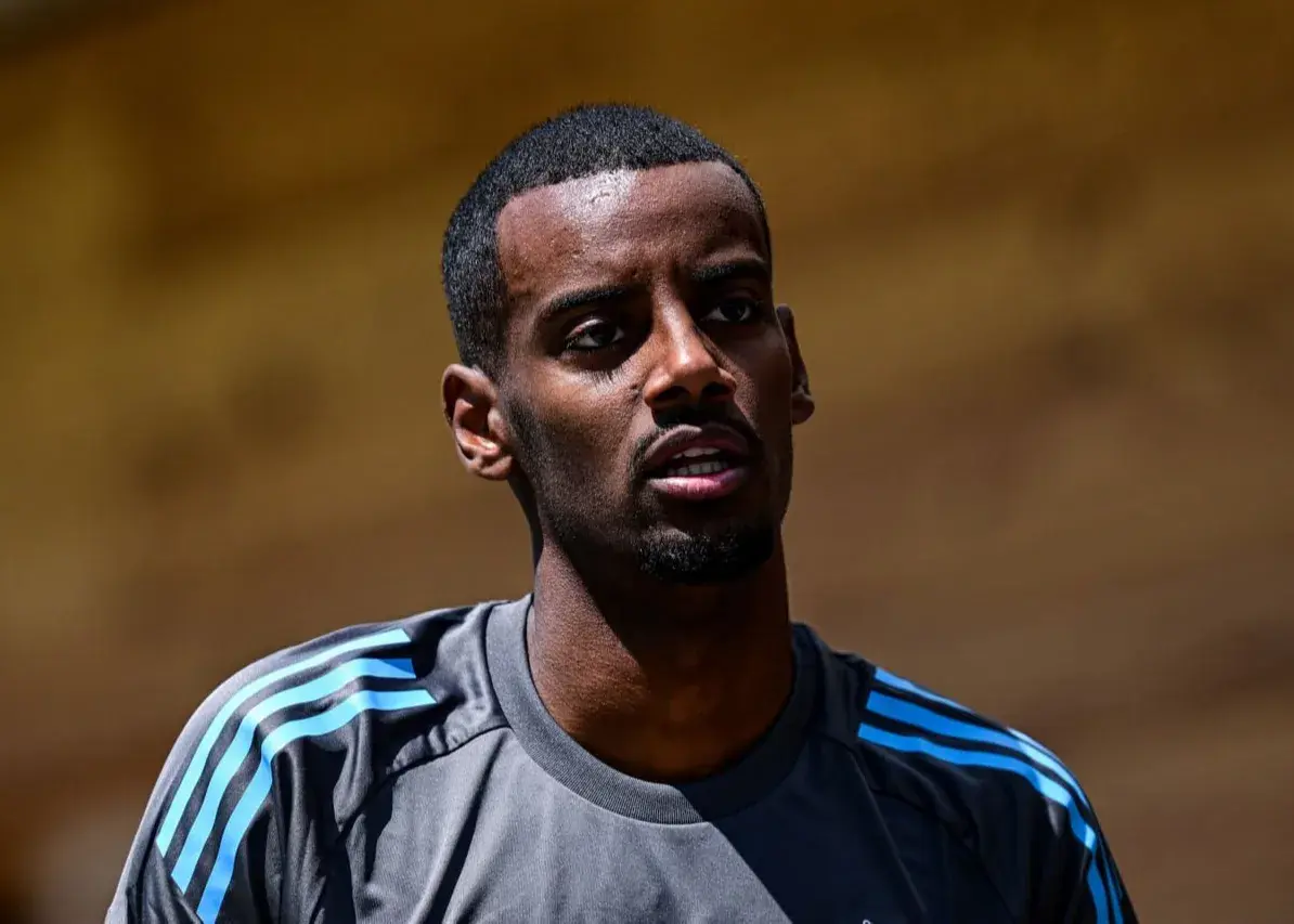 پیشنهاد عجیب یونایتد: رقابت با لیورپول برای ایساک!