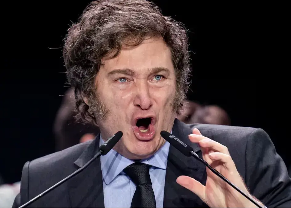 اره برقی رئیس جمهور به فوتبال آرژانتین رسید!