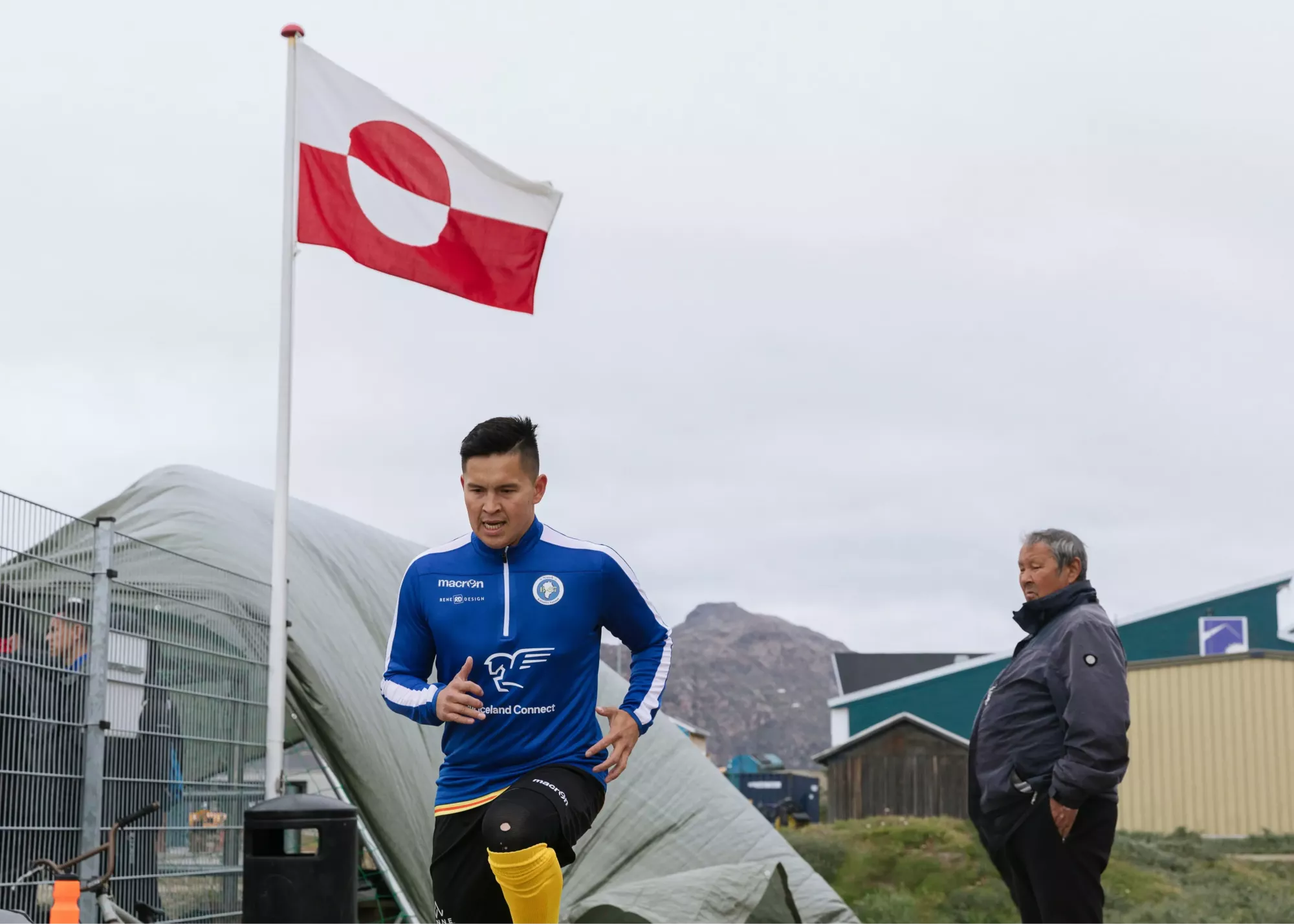 برق‌آسا تا ساعت سه صبح/ کوتاه‌ترین لیگ فوتبال دنیا آغاز شد!