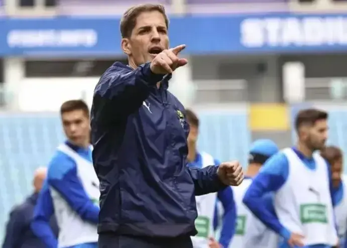 به‌عنوان مربی شرمنده‌ام، نصف حقوقم را می‌بخشم!