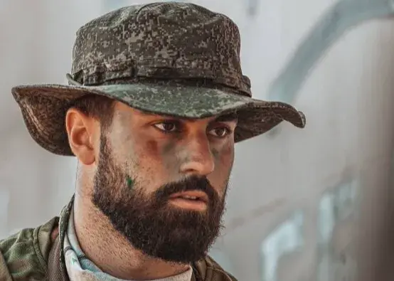 تعطیلات عجیب و غیرمعمول/ ستاره منچسترسیتی سرباز گارد ویژه شد! (عکس)