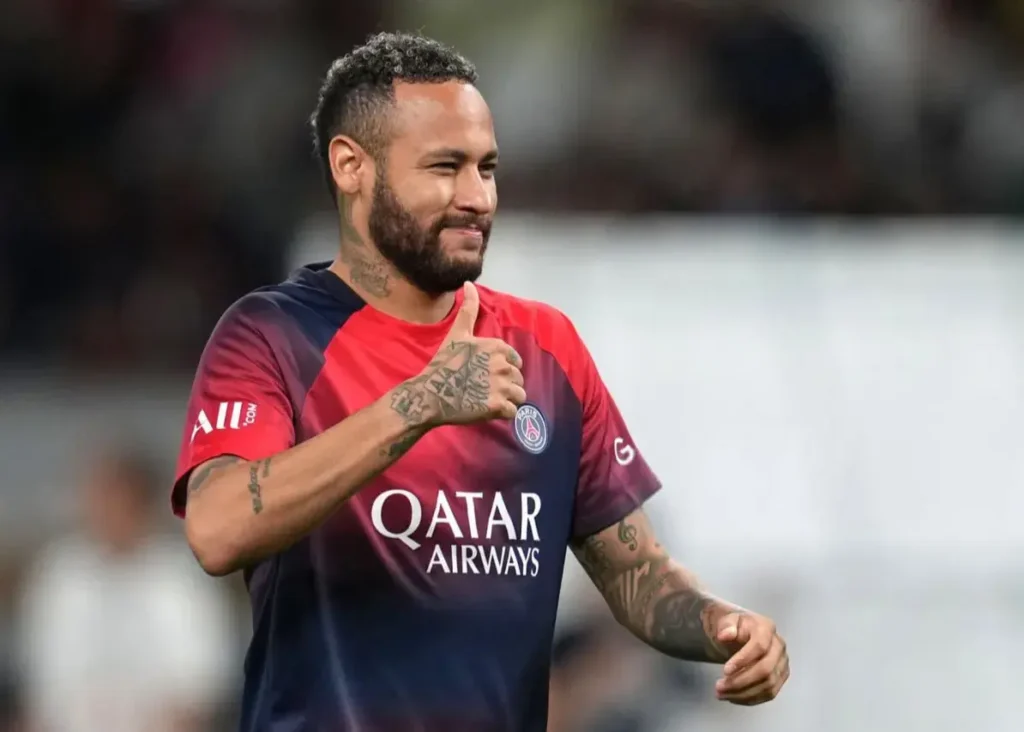 خانواده نیمار همه پاریسی شدند/ نیمار از پاری سن ژرمن پنج هدیه دریافت کرد!‏