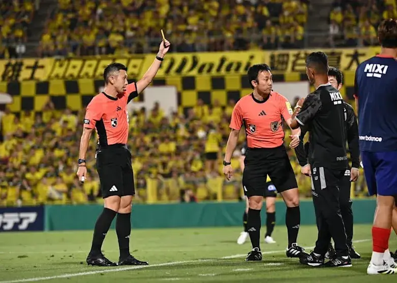 در بوندسلیگای سه رخ خواهد داد/ شگفتانه داوری در آلمان: سوت‌های ژاپنی!