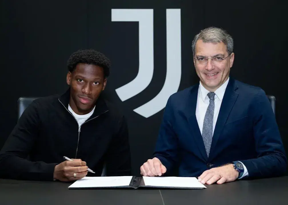 رسمی: نه بارسا نه اینتر، مهاجم کانادایی در یوونتوس