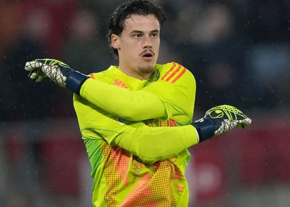 رم با تمدید قرارداد، از گلر درخشان خود تقدیر کرد