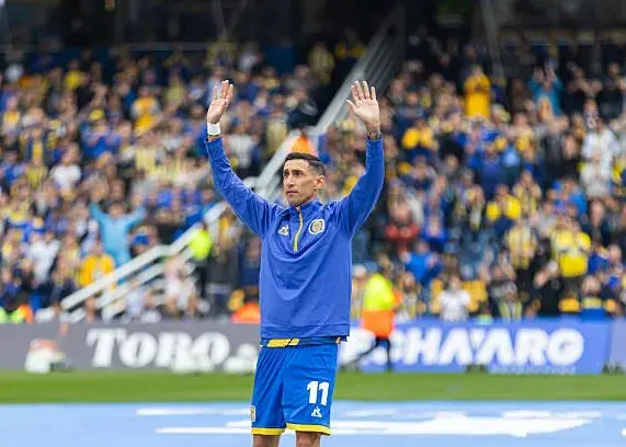 روساریو برای دی‌ماریا سنگ تمام گذاشت (عکس)‏