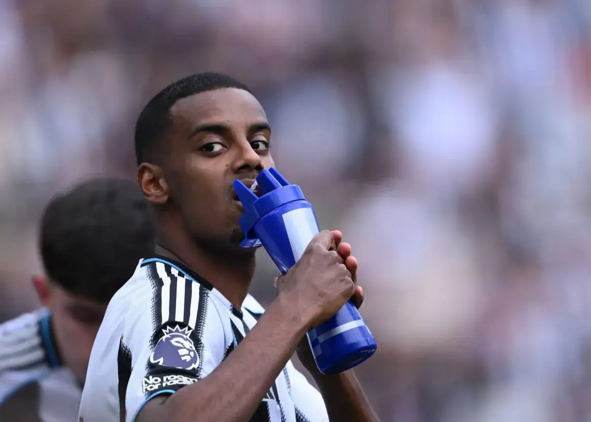 ستاره سوئدی شاید گران‌ترین بازیکن تاریخ بشود/ برچسب قیمت 250 میلیونی برای ایساک: واقعا می‌ارزد؟