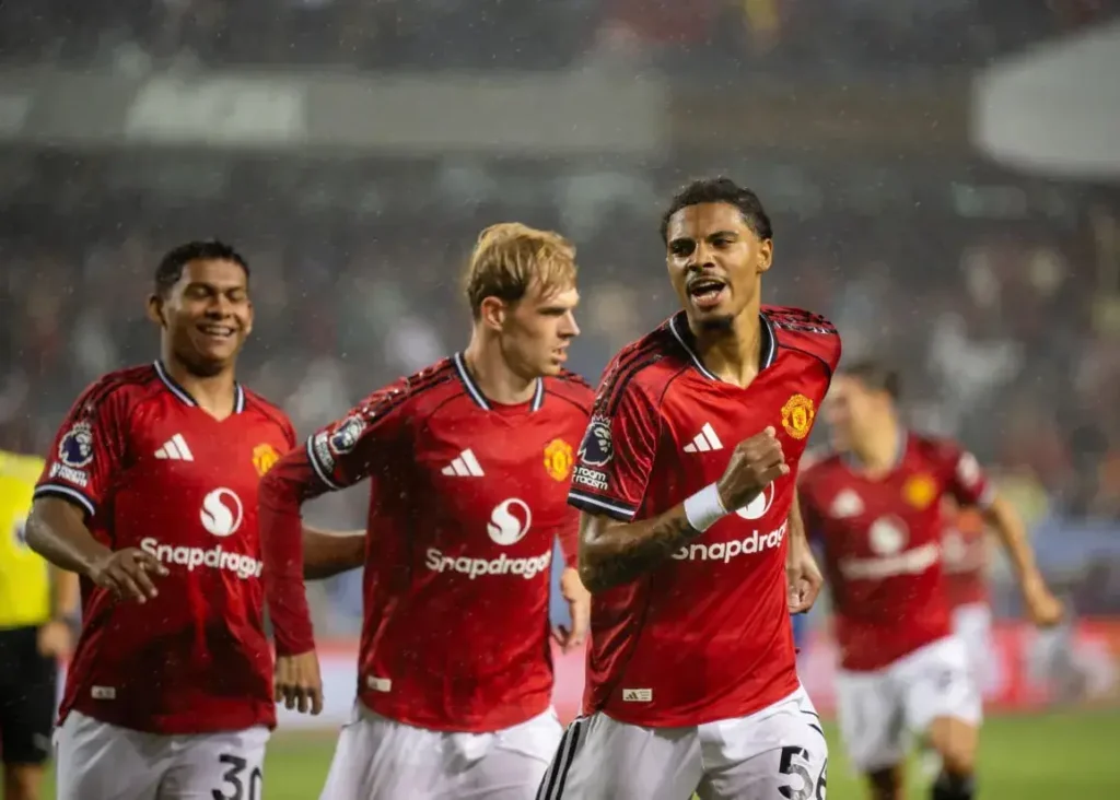 سومین پیروزی: یونایتد روی دور برد افتاد