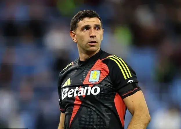 شکست در دور اول مذاکرات/ پیشنهاد رسمی یونایتد به بهترین دروازه‌بان جهان