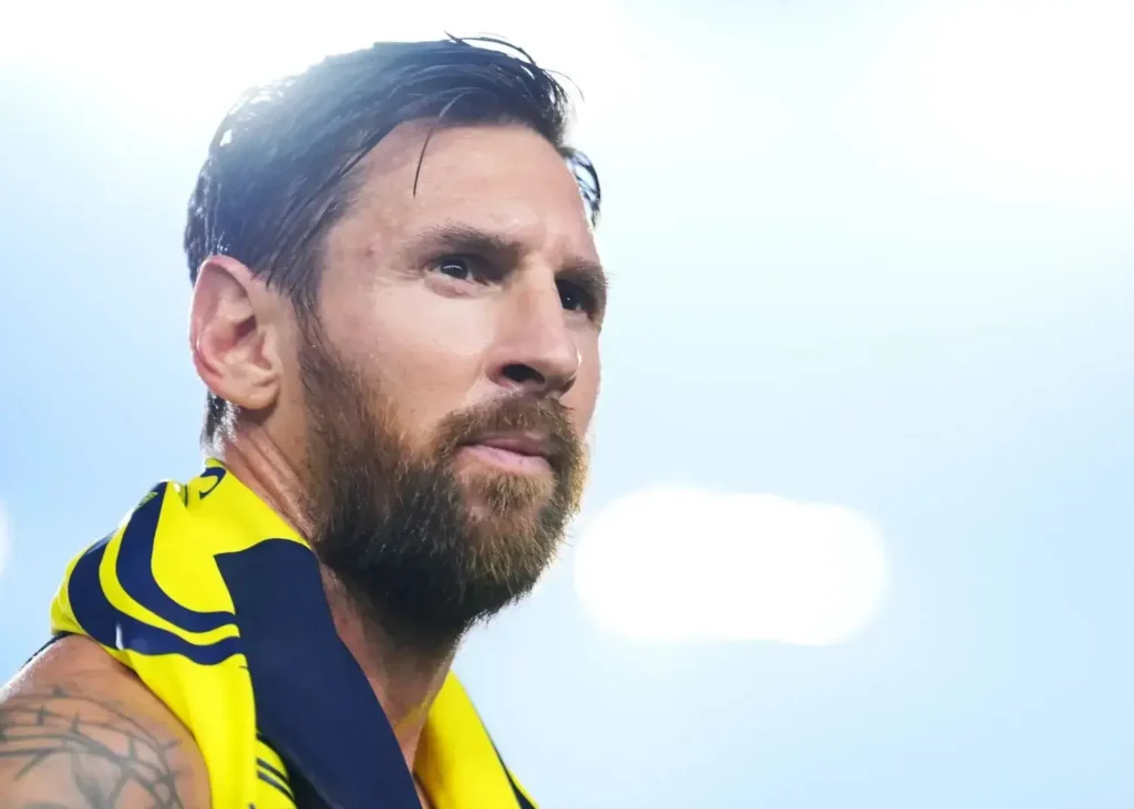 انتقاد از مسی: باید غیبتش را اطلاع می‌داد